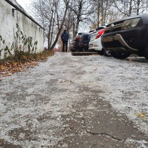 Время «переобуться»: тульских автомобилистов предупреждают о снеге и гололедице