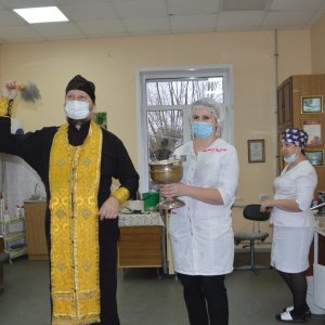 Воловскую поликлинику по приглашению врачей освятил настоятель Знаменского храма