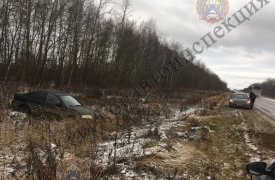 В Заокском районе «гонщик» на Nissan столкнулся с Hyundai и вылетел на обочину