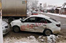 В тройном ДТП на улице Кауля в Туле пострадал человек, остановлено ддвижение трамваев