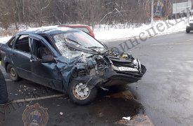 В Туле на трассе столкнулись Lada и грузовик MAN: три человека пострадали