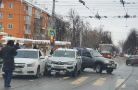 В Туле на улице Энгельса из-за ДТП парализовано движение трамваев