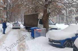 Во дворе дома в Туле ГАЗель, двигаясь задним ходом, сбила 86-летнюю пенсионерку