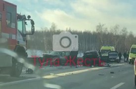 Под Тулой на трассе М-2 в массовом ДТП погиб мужчина, еще двое человек пострадали