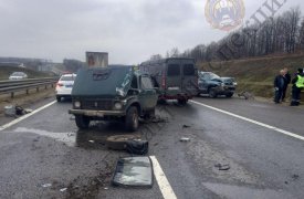 В Воловском районе иномарка «вытолкнула» ВАЗ с дороги на ограждение