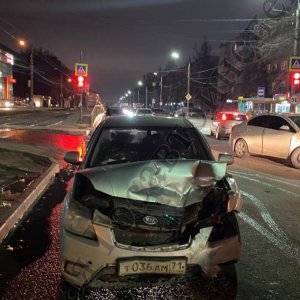 В Туле на улице Металлургов столкнулись Chevrolet и Kia: пострадал молодой человек