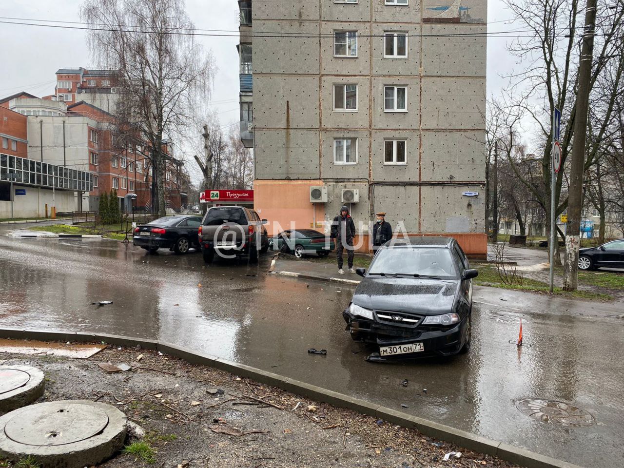 В центре Тулы произошло жесткое тройное ДТП: одна из машин врезалась в угол  дома | 16.04.2022 | Тула - БезФормата