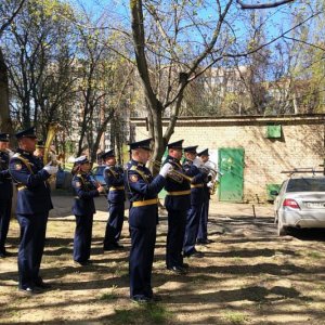 В Советском округе Тулы чествуют участников ВОВ: стартовала акция «Парад у дома ветерана»