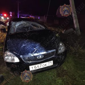 В Тульской области погиб пассажир легковушки, врезавшейся в опору ЛЭП