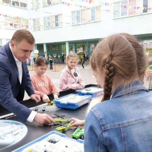 В Международный день защиты детей губернатор Алексей Дюмин посетил пришкольный лагерь ЦО №1 Тулы