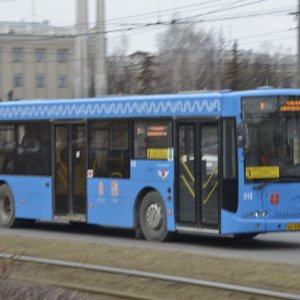 В Туле на улице Оборонной в ДТП попал пассажирский автобус