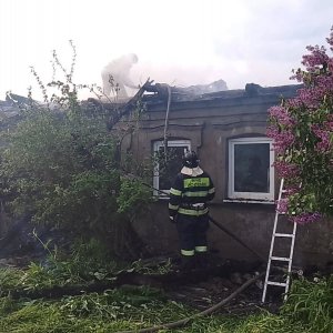 Из пожара в Белевском районе Тульской области эвакуировали шесть человек, включая четверых детей