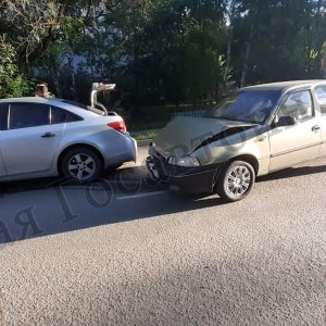 В тульском Заречье на улице Галкина пьяный водитель спровоцировал ДТП