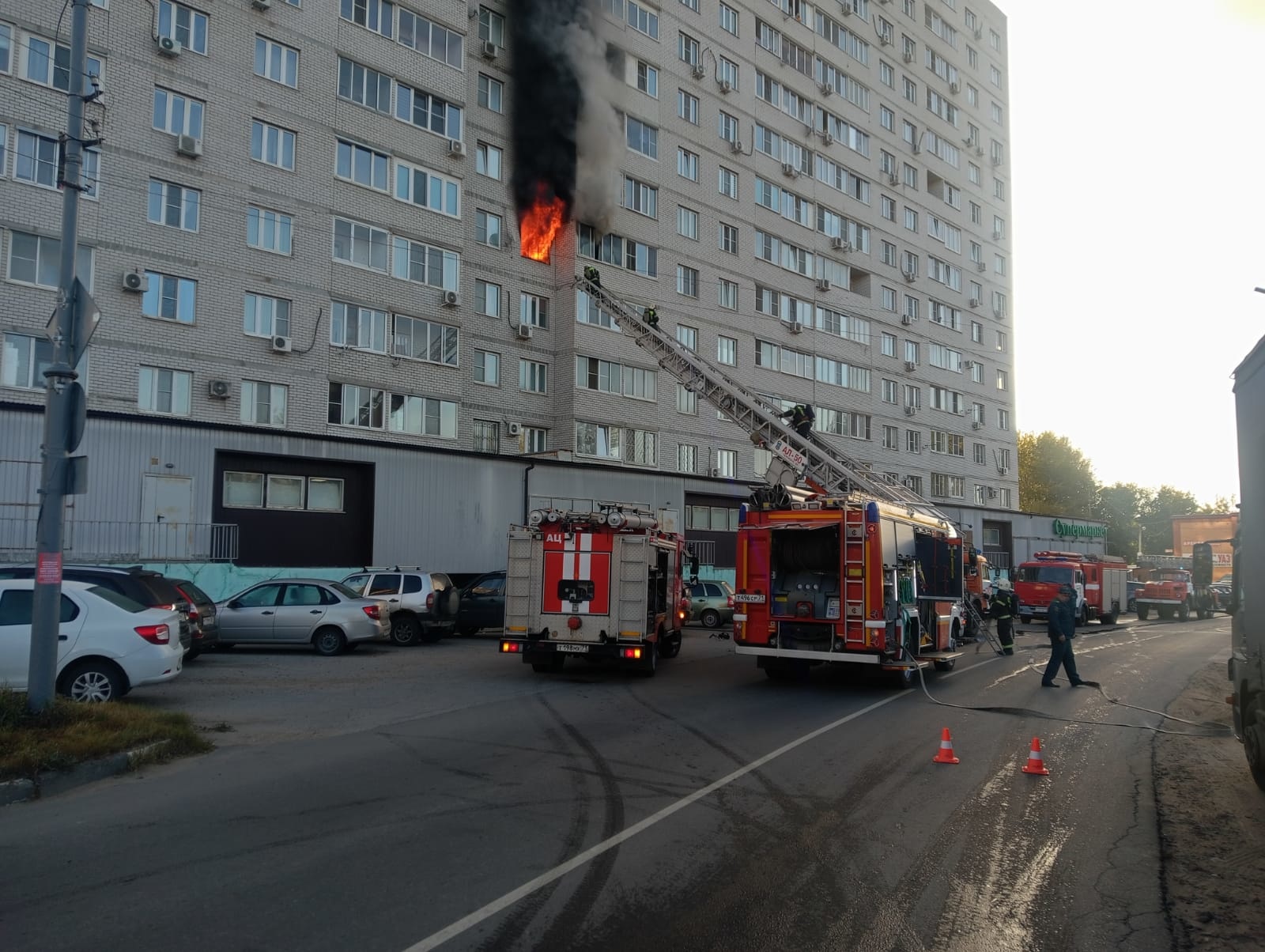 В Туле на улице Максима Горького при пожаре эвакуировали 40 человек |  10.09.2022 | Тула - БезФормата