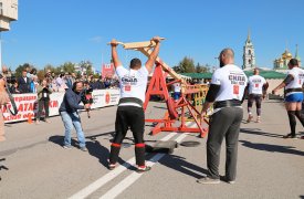 В Туле на площади Ленина проходят соревнования по силовому экстриму «Сила Тулы»