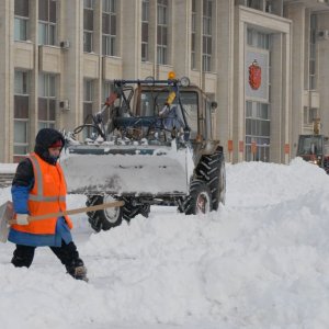 150 единиц техники очищали улицы города ночью 6 января