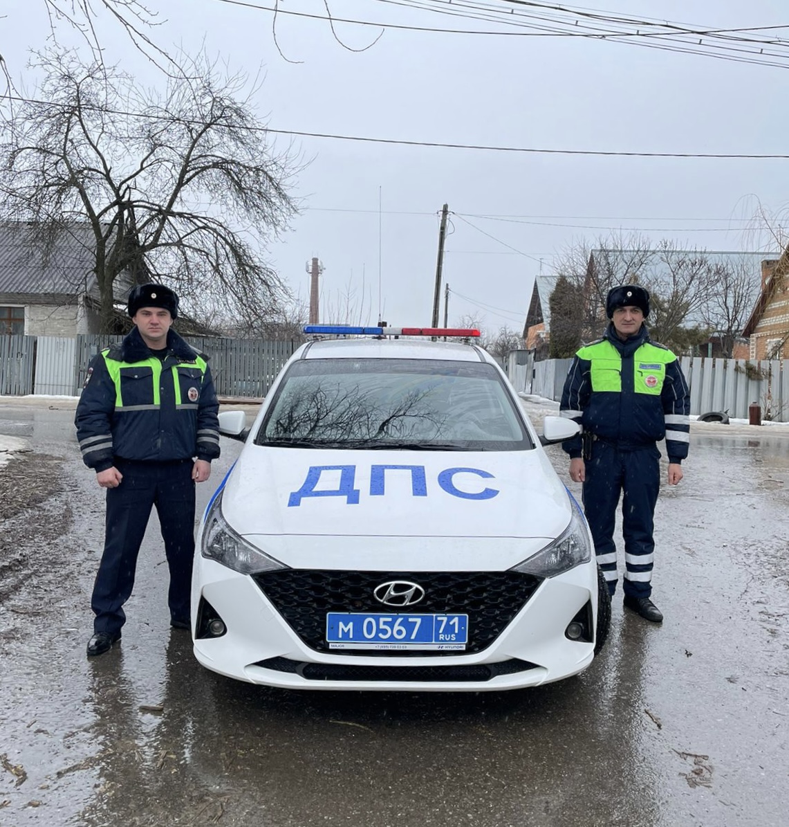 Тульские инспекторы ГИБДД помогли водителю большегруза | 20.03.2023 | Тула  - БезФормата