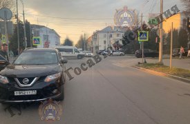 В Новомосковске на переходе сбили мальчика на самокате