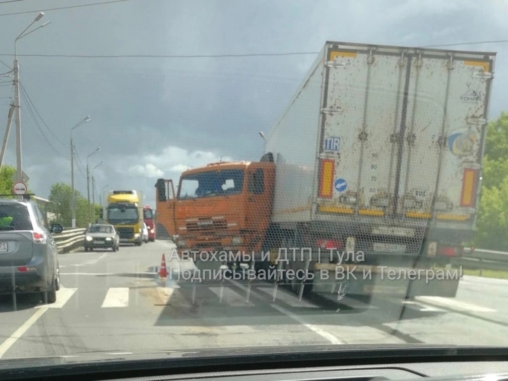 В ДТП в Плавском районе пострадали водитель «КамАЗа» и женщина-пассажир  автомобиля Volkswagen | 01.07.2023 | Тула - БезФормата