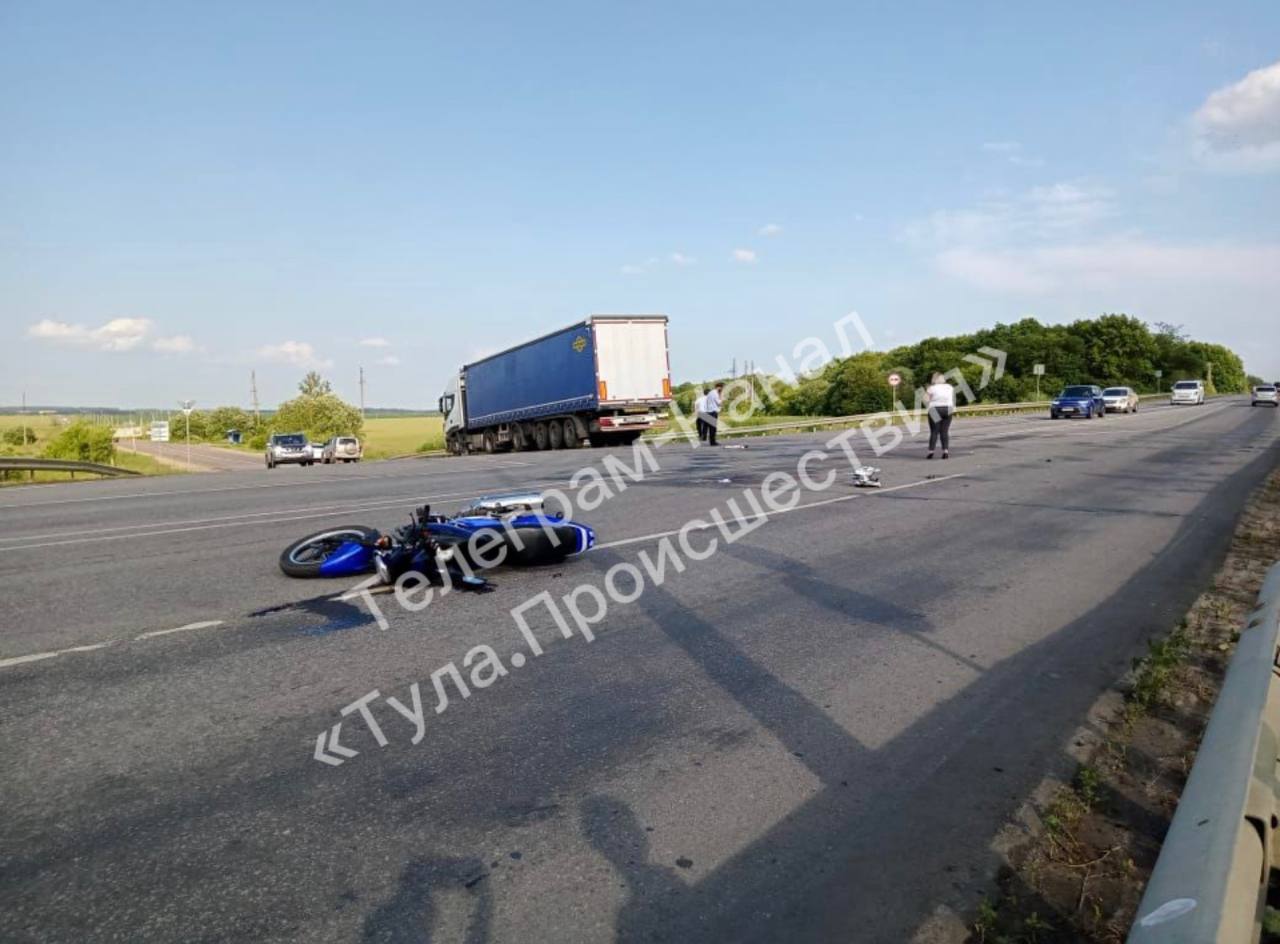 Двое подростков на мотоцикле врезались в фуру в Тепло-Огаревском районе |  03.07.2023 | Тула - БезФормата