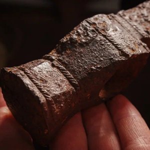 В Тульской области обнаружили уникальный артефакт – топорик-чекан XVI–XVII веков