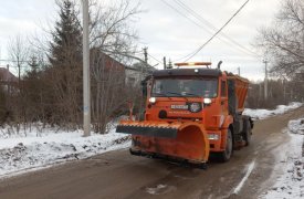 Около 700 тонн противогололедных материалов высыпано на улицы Тулы за сутки