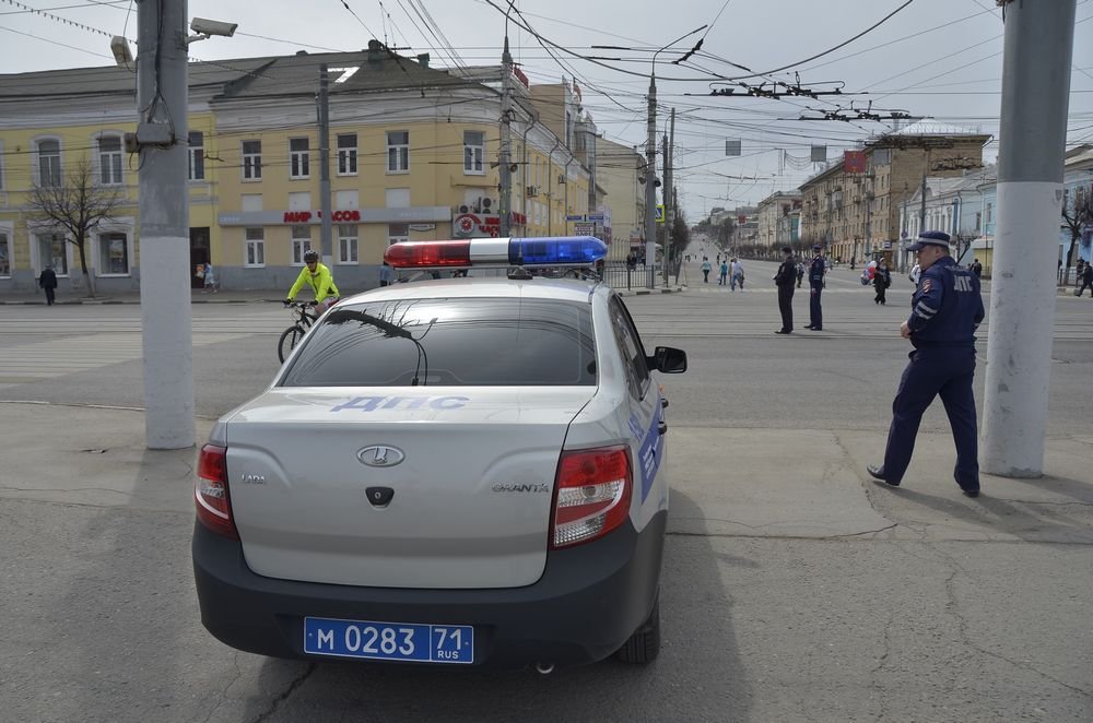 ﻿На улице Рязанской в Туле грузовик врезался в автобус — ТСН 24