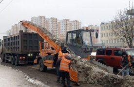 В Туле продолжается уборка дорог и тротуаров, вывоз снега, обработка противогололедными материалами