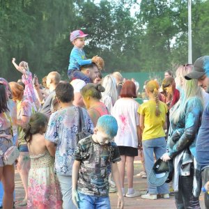 Фестиваль красок прошел в Центральном парке Тулы