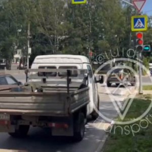 Светофор на пересечении улиц Оборонной и Некрасова изменил режим работы