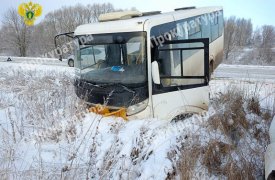 Второй за сутки автобус в Тульской области вылетел в кювет