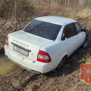 Под Тулой водитель погрузчика и комплектовщик угнали чужой автомобиль