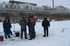 Рыбакам стоит быть внимательнее: толщина льда на Упе в Туле 7 - 10 см