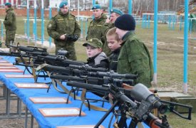 В день рождения дивизии, десантники Тулы накормили гостей едой из полевой кухни