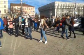 Флэшмоб: в центре Тулы станцевали под песню Александра Когана