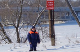 Сотрудники МЧС напомняли тулякам об опасности на льду