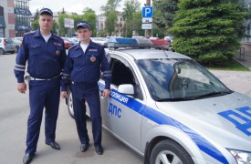 Полицейские ГИБДД в Туле предотвратили взрыв автомобиля и оказали помощь пострадавшим