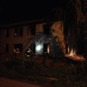 В Кимовске загорелся расселенный дом