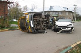 В Веневе в результате ДТП маршрутка завалилась на бок