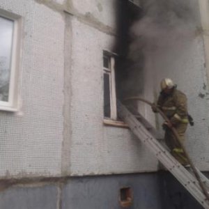 В Кимовске пожарные спасли из огня четверых детей и женщину