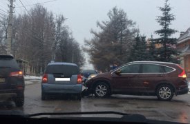 От Городского переулка до Рязанского шоссе в Туле пробка из-за ДТП