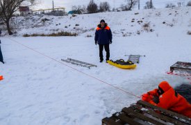 Тульские спасатели провели тренировку по спасению человека, провалившегося под лёд