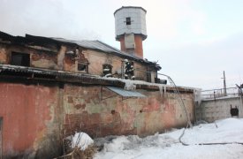 В Белеве пылающее здание тушили два с половиной часа