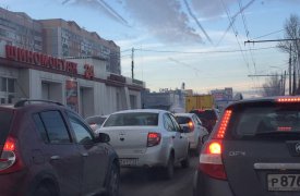 Пролетарский мост снова застрял в пробке из-за ДТП