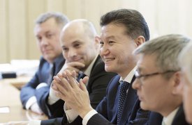 Алексей Дюмин встретился с президентом Международной шахматной федерации Кирсаном Илюмжиновым