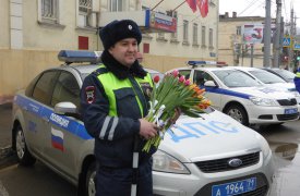 8 марта сотрудники ГИБДД поздравят тульских автоледи