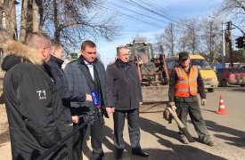 Алексей Дюмин проверяет, как выполняется ремонт дорог в Туле