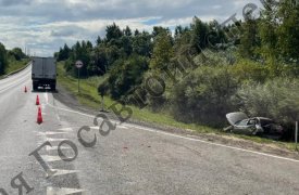 На трассе в Тульской области автофургон столкнул в кювет «десятку»