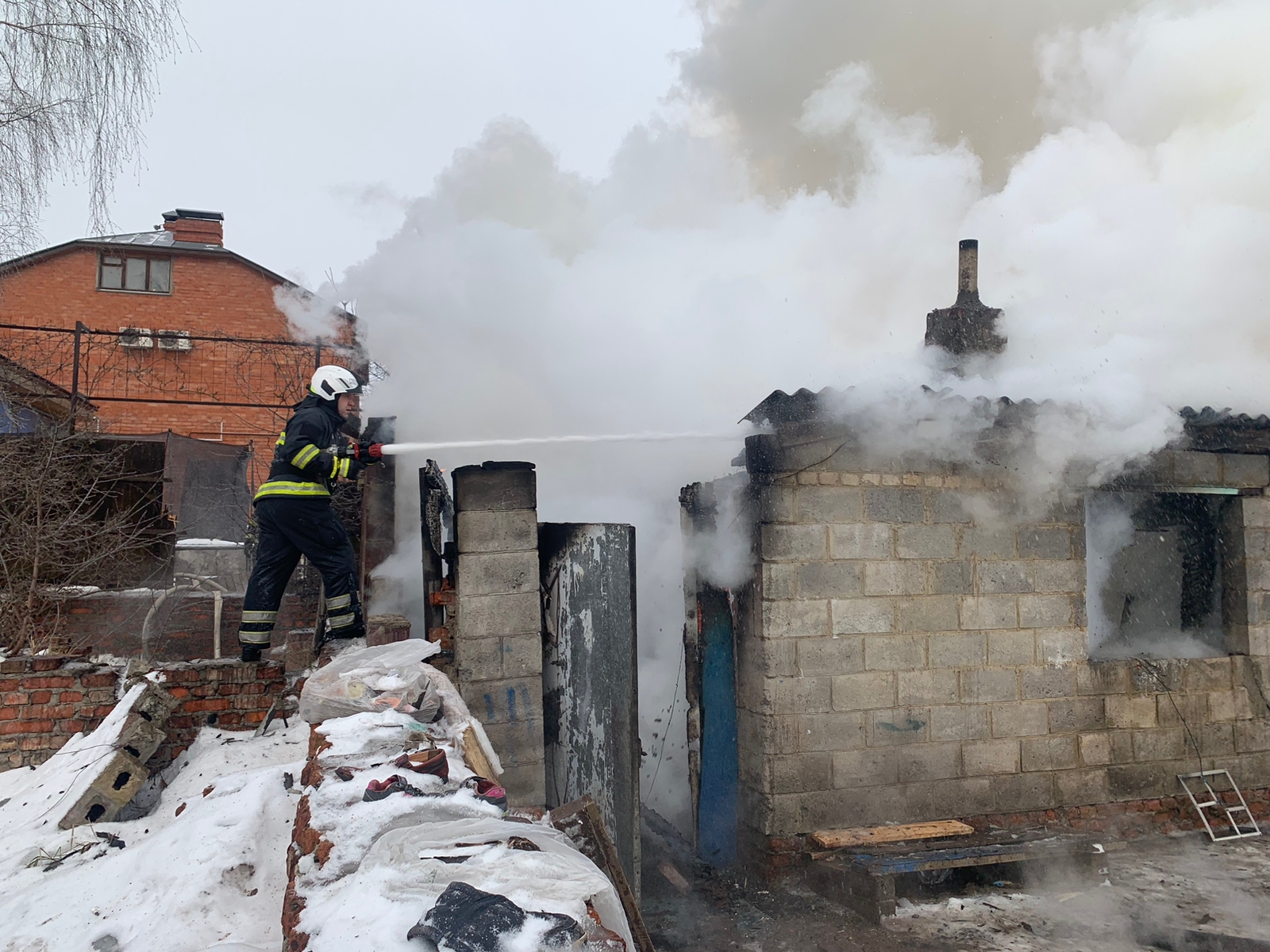 Пожар в частном доме в Туле не затронул близлежащий роддом | 11.01.2023 |  Происшествия | Центр71 - все новости Тулы