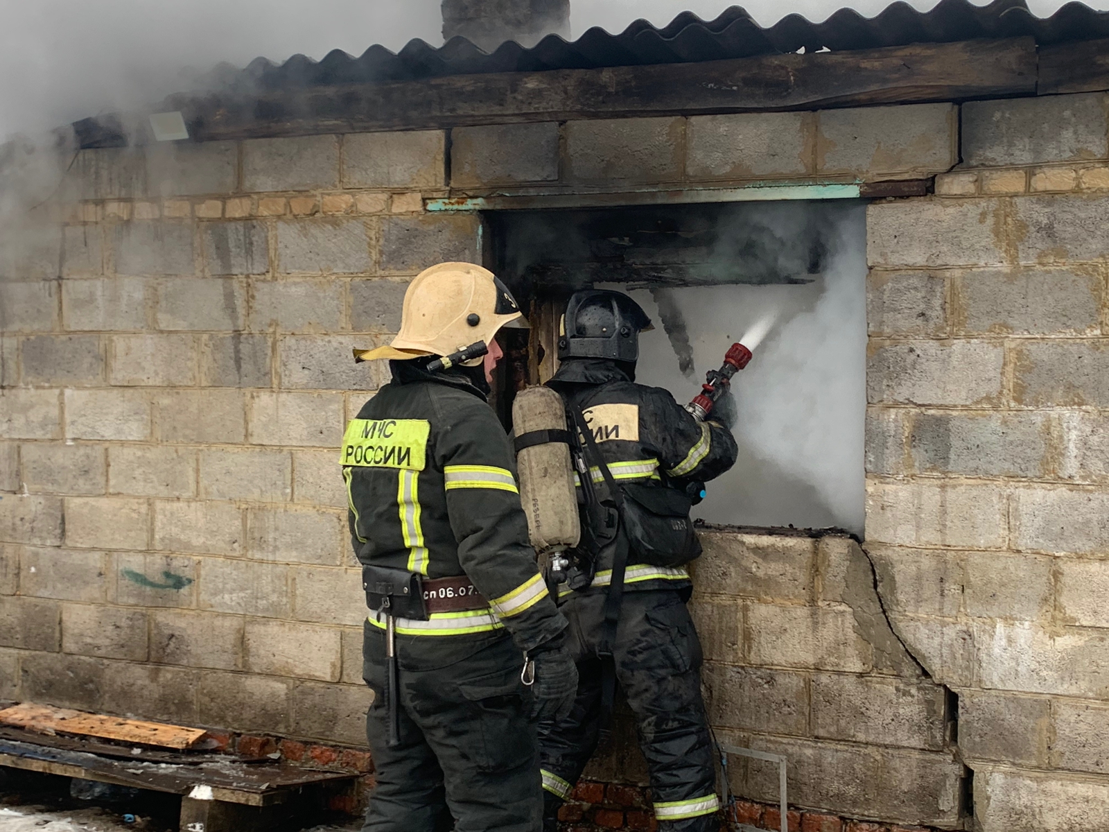 Пожар в частном доме в Туле не затронул близлежащий роддом | 11.01.2023 |  Происшествия | Центр71 - все новости Тулы